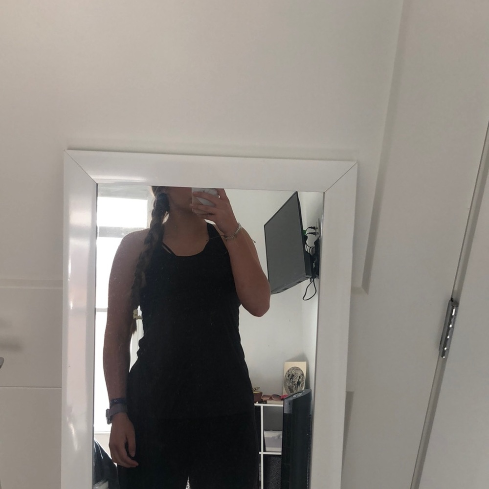 Black workout tank top